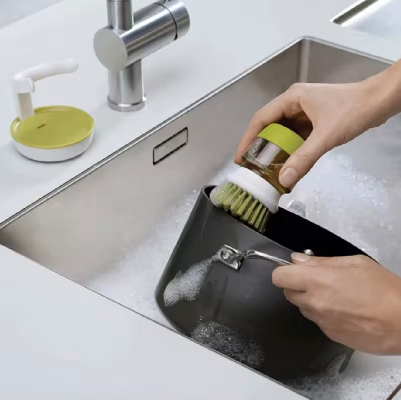 Pot cleaning brush